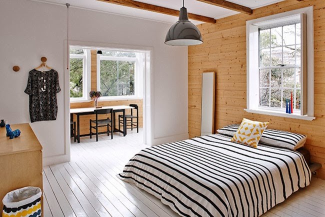 Idee per una camera da letto nordica con pavimento bianco