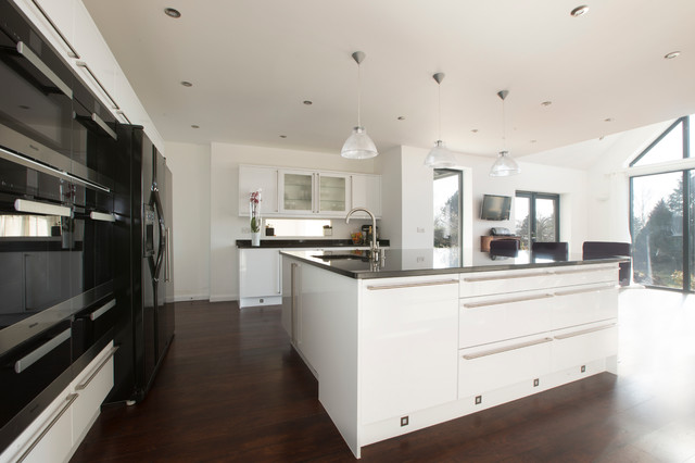 High Gloss black & White contemporary-koek