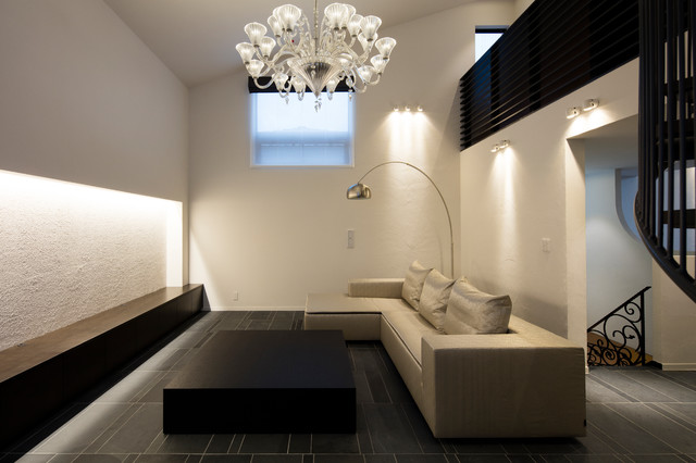 駅前通りの家 moderne-salon