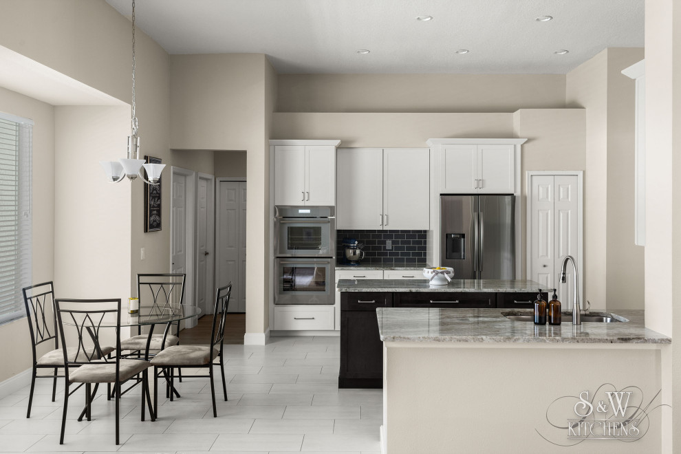 Transitional kitchen photo in Orlando