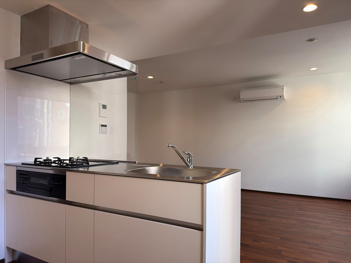 ２階 キッチンからダイニングを望む