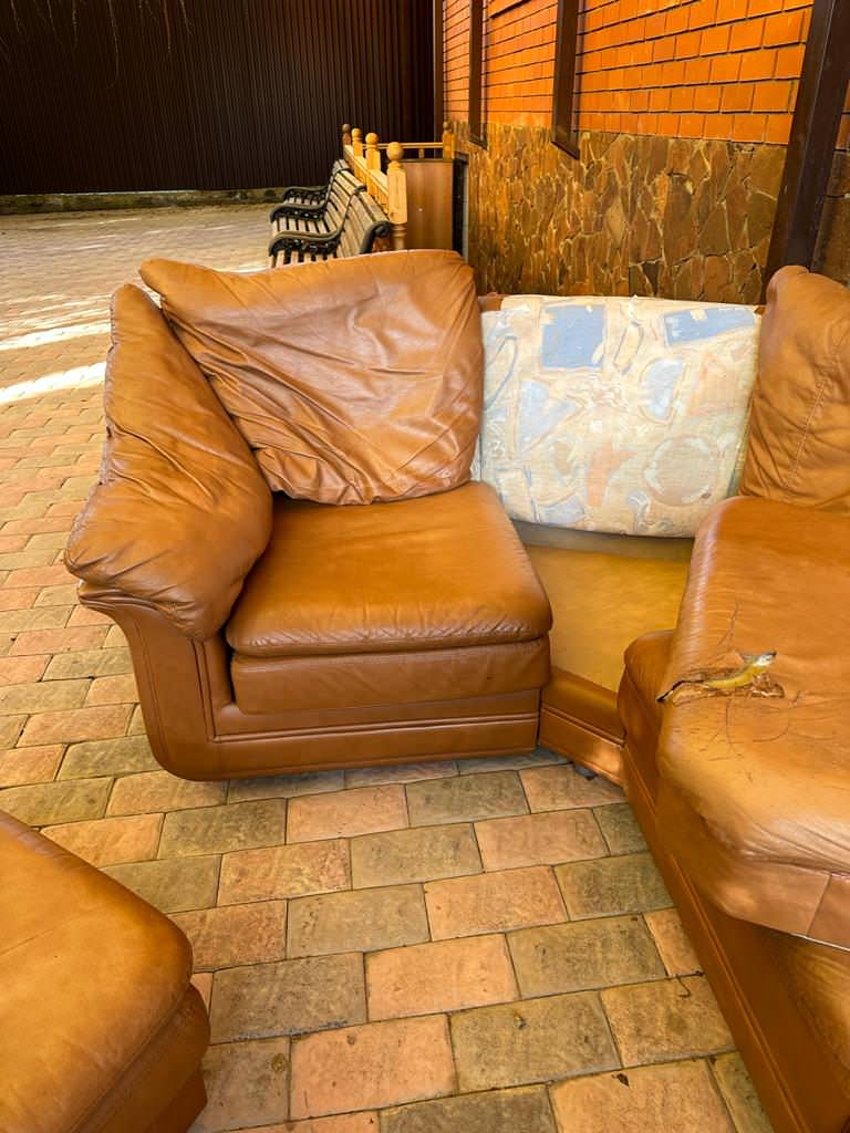 кожаный диван