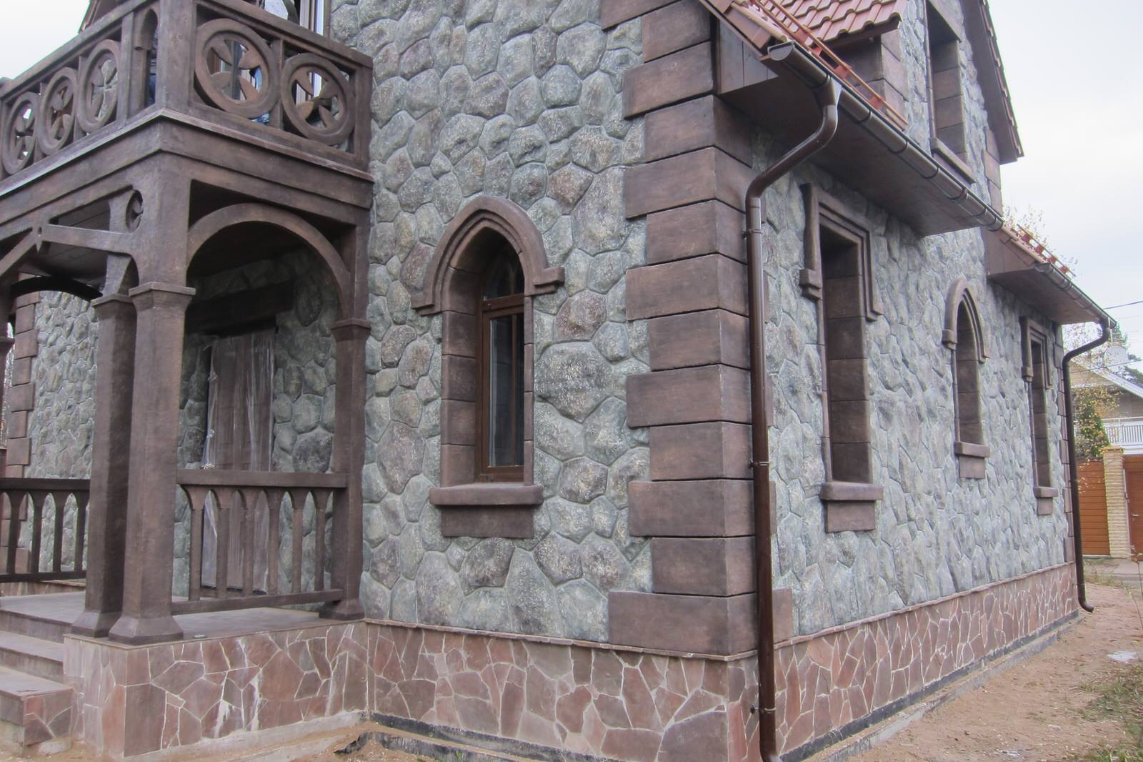 Готический дом