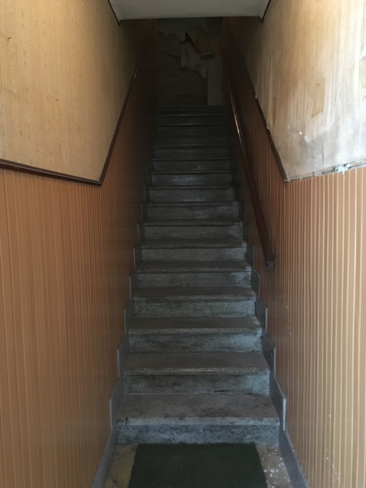 Lo stato di fatto - La scala verso il piano primo