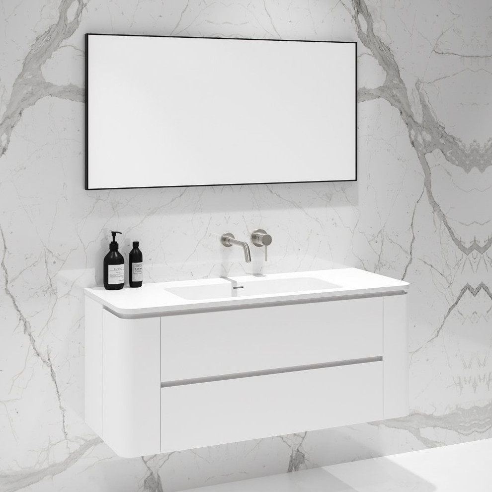 Идея дизайна: ванная комната среднего размера в стиле модернизм с белыми фасадами и тумбой под одну раковину