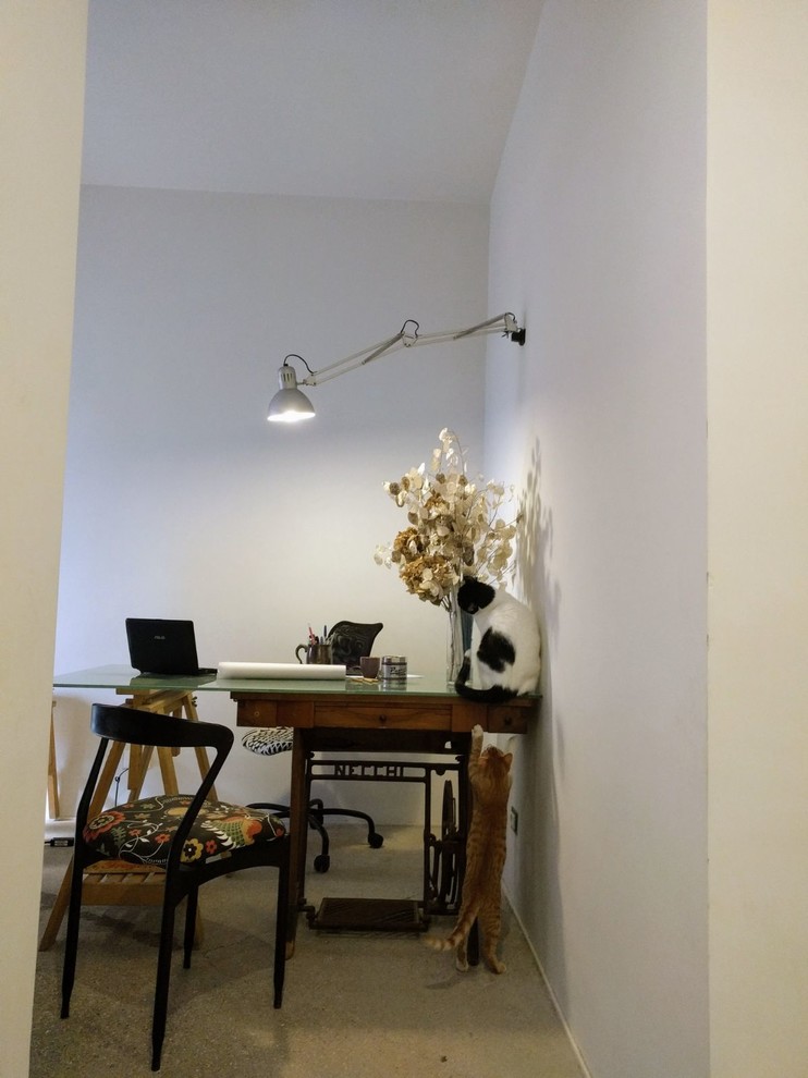 This is an example of a small eclectic home office in Rome.