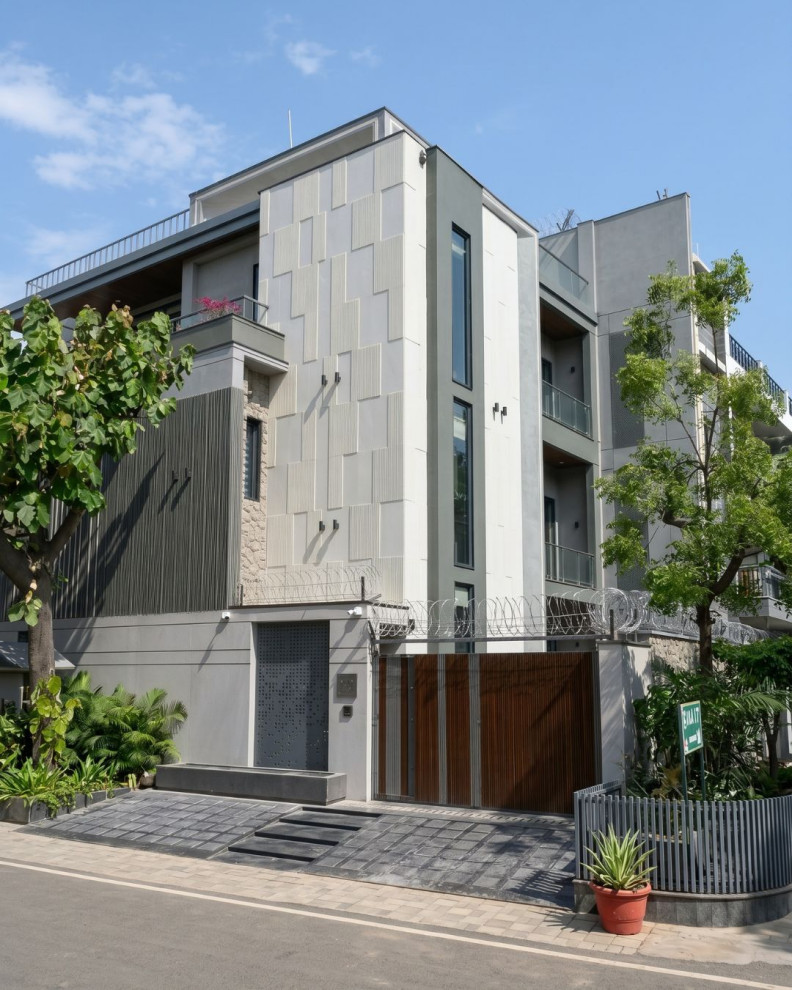 This is an example of a contemporary exterior in Delhi.