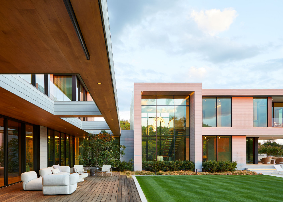 Example of a minimalist deck design in New York