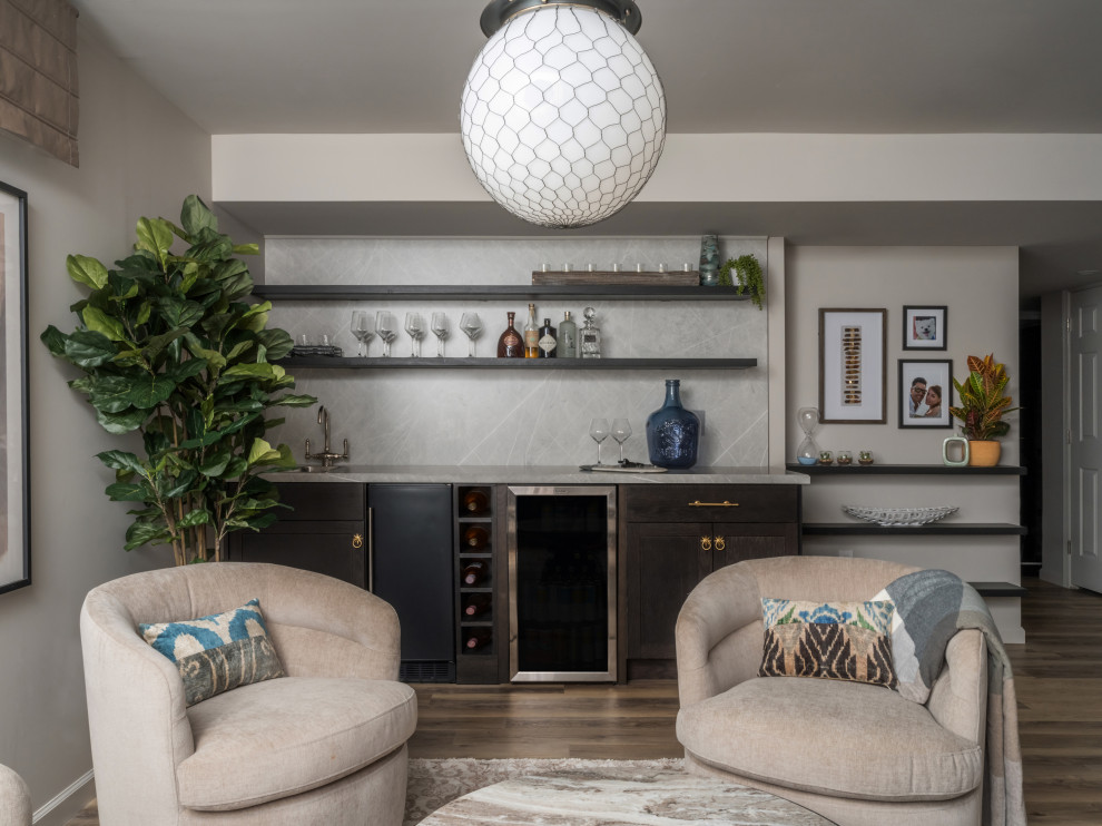 Example of a transitional home bar design in San Francisco