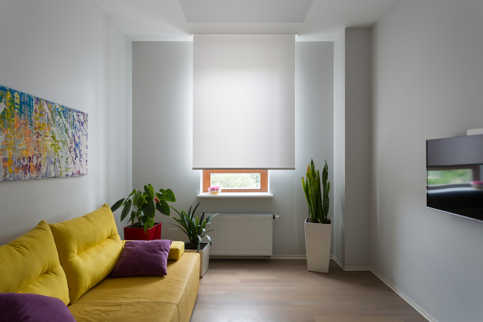 On the verge of illusion