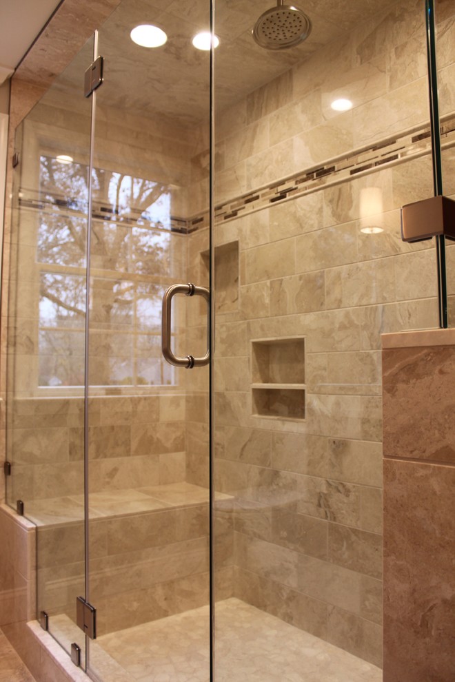 Bathroom - mid-sized modern bathroom idea
