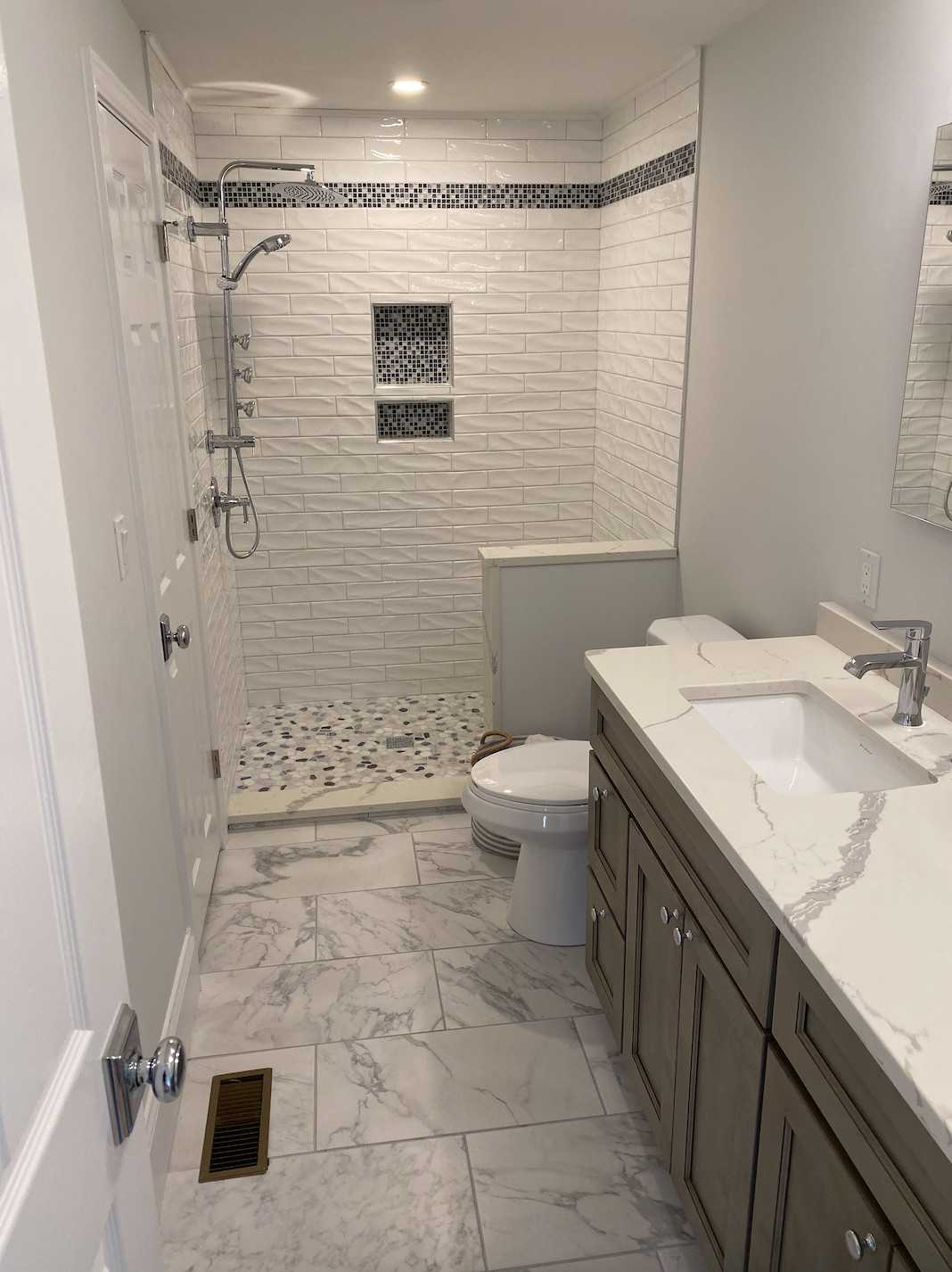 Example of a bathroom design in Boston