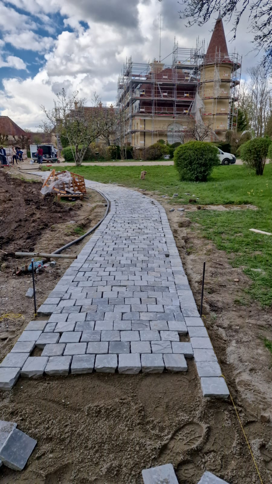 Pavage Parisien d'un chemin d'acces au Chateau en region parisienne