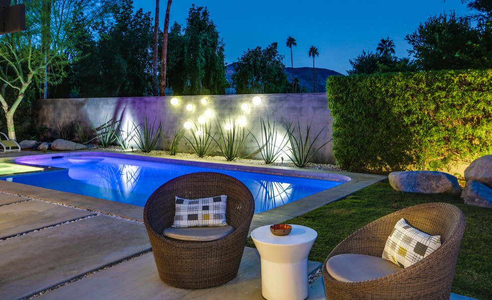 1950s home design photo in Los Angeles