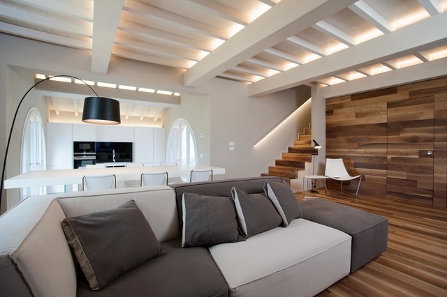 FIRST LOVE contemporary-living-room