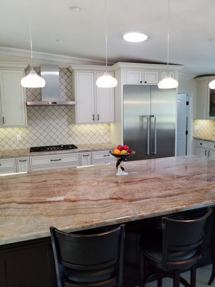 Example of a transitional kitchen design in Los Angeles