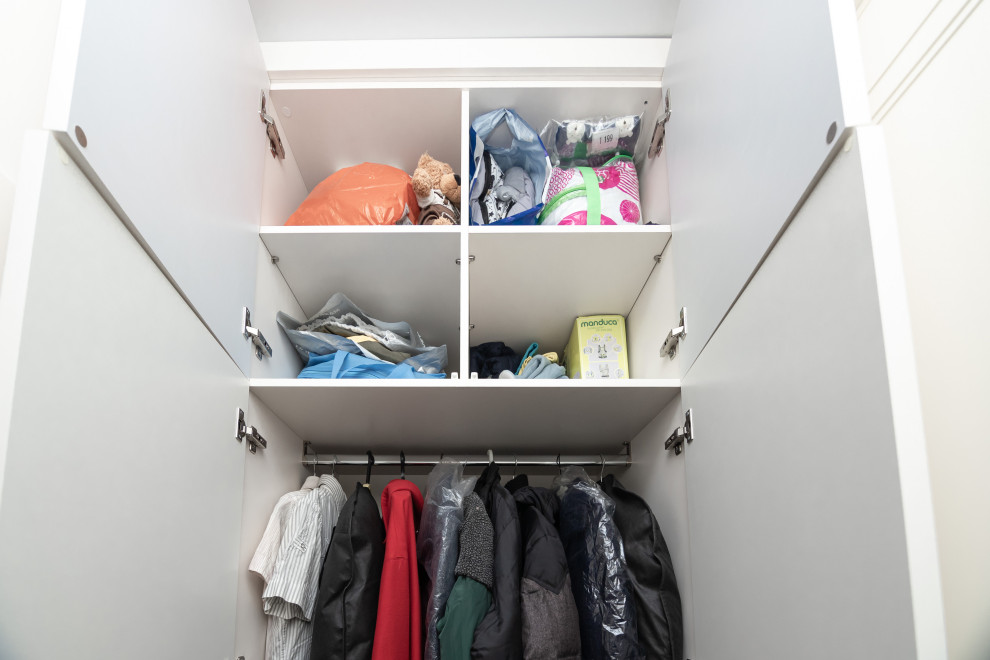 Гардероб и шкаф в прихожую в минималистичном стиле