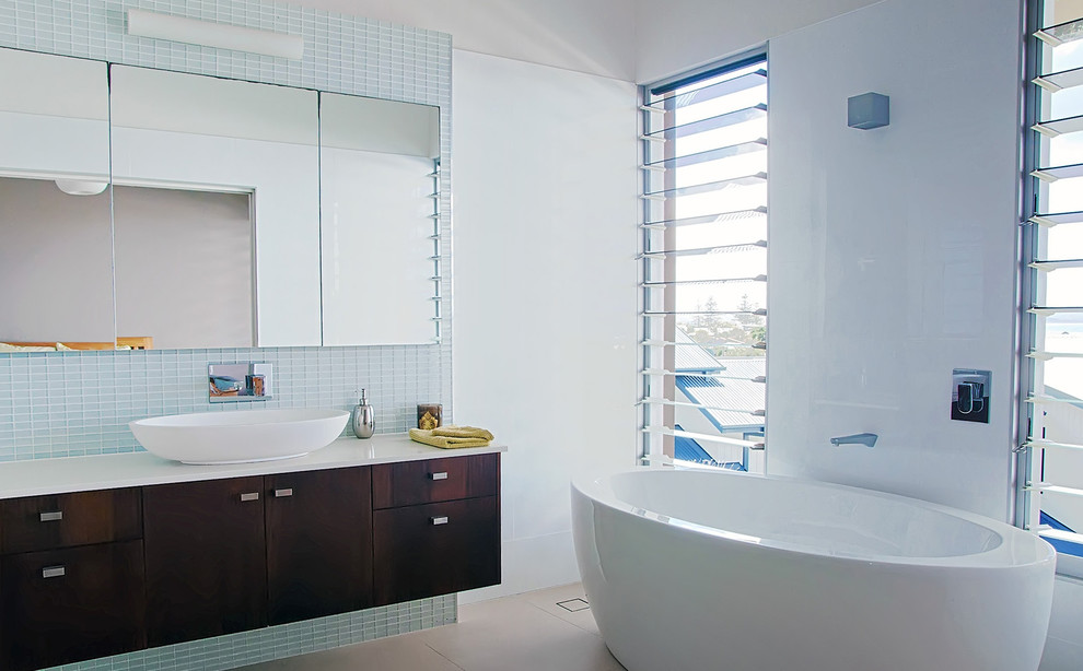 Contemporary bathroom in Sydney.