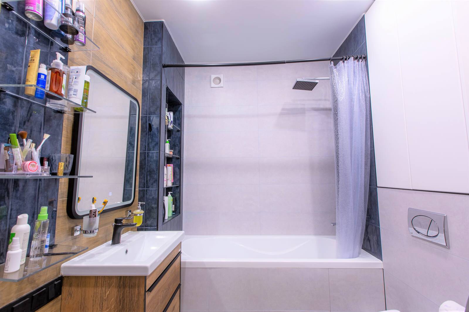 Дизайн - проект однокомнатной квартиры для молодой пары. Фотографии реализации.