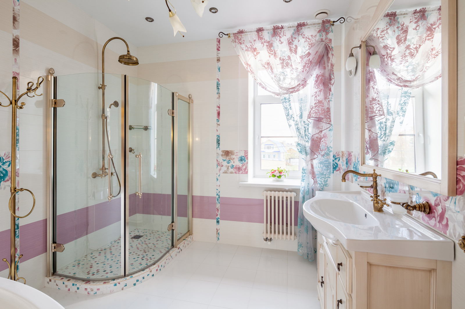 Двухэтажный дом с цокольным этажом и мансардой