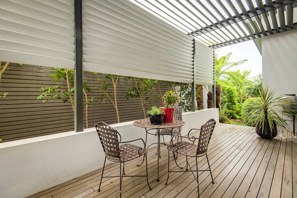 Design ideas for a large contemporary side yard deck in Canberra - Queanbeyan with a pergola.