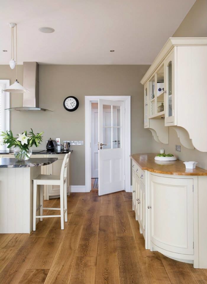 This is an example of a mid-sized traditional u-shaped eat-in kitchen in Cork with with island.