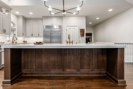 Transitional kitchen photo in Columbus