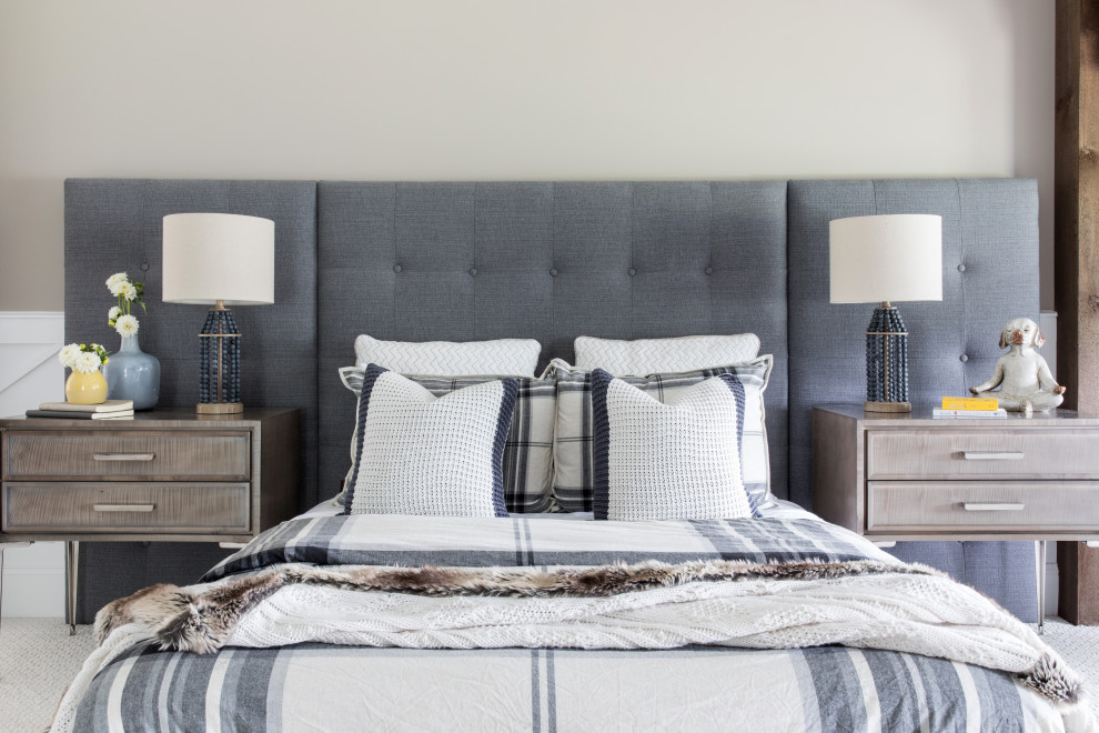 Bedroom - farmhouse bedroom idea in New York