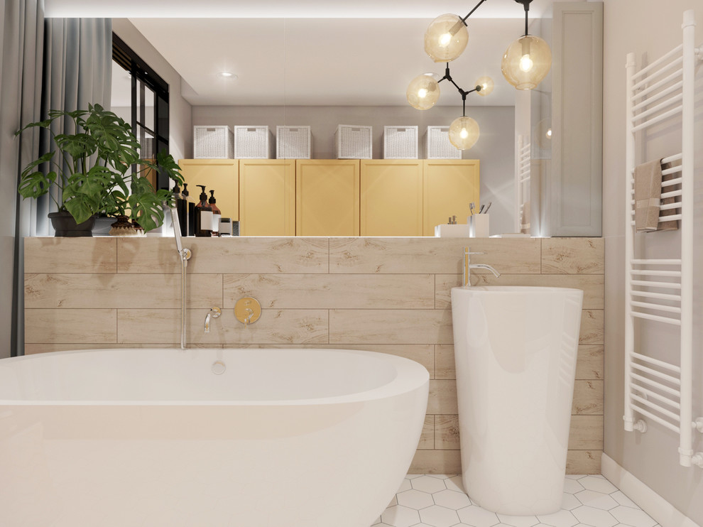 На берегу моря