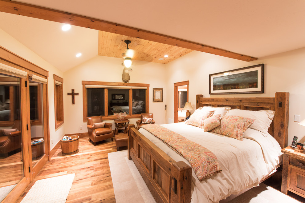 Mountain style home design photo in Denver