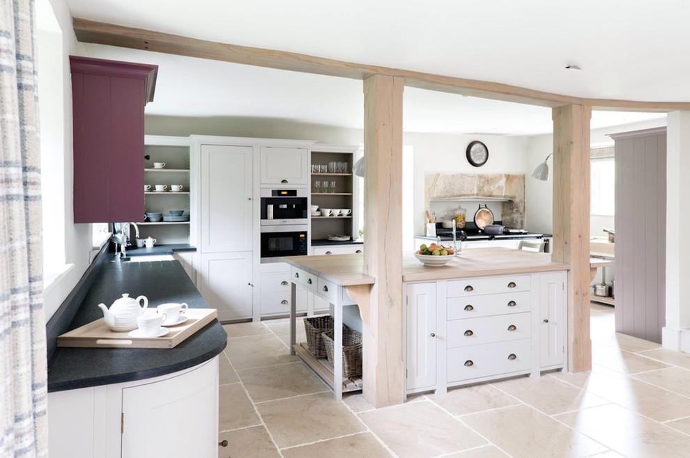 Inspiration for a country l-shaped eat-in kitchen in Berlin with shaker cabinets, white cabinets and with island.