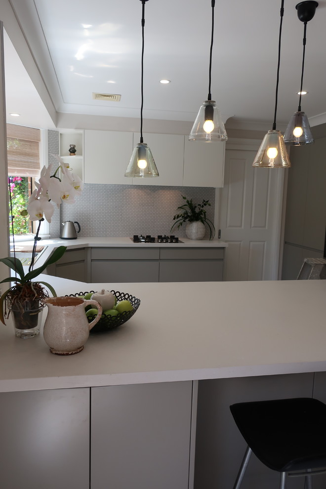 A NEW Kitchen that suits a stylish home