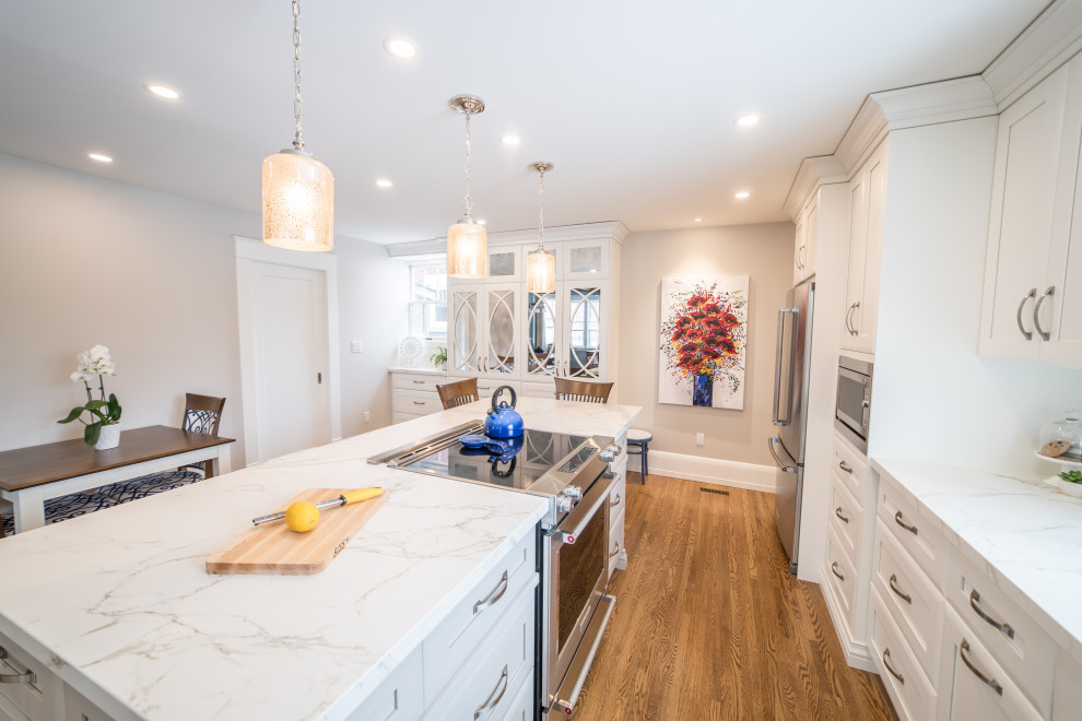 Example of a transitional kitchen design in Toronto