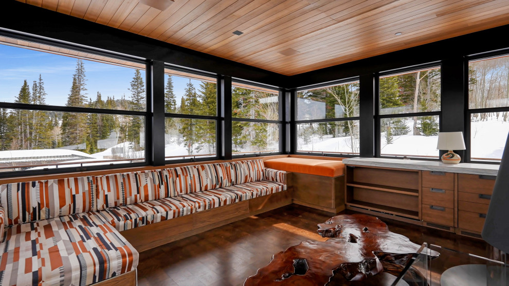 На фото: изолированная гостиная комната среднего размера в стиле модернизм с паркетным полом среднего тона, подвесным камином, коричневым полом и деревянным потолком с