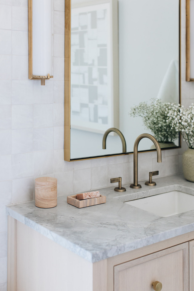 Inspiration for a transitional home design remodel in Chicago