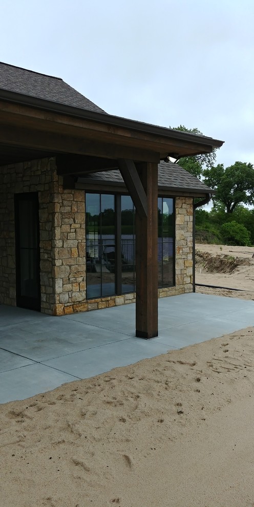 Home design - rustic home design idea in Omaha