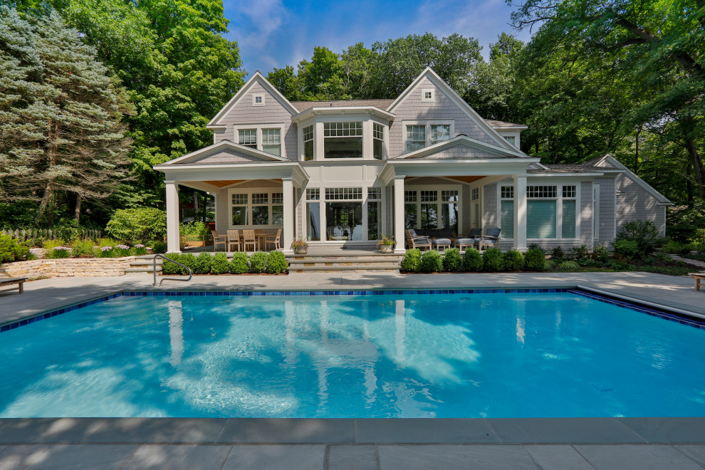 Foto di una piscina monocorsia tradizionale rettangolare di medie dimensioni e dietro casa con pavimentazioni in pietra naturale