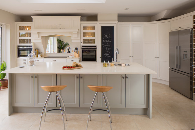 Jonathan Williams Fully Solid Handpainted Kitchen from Our Claridge Collection nyklassisk-koekken