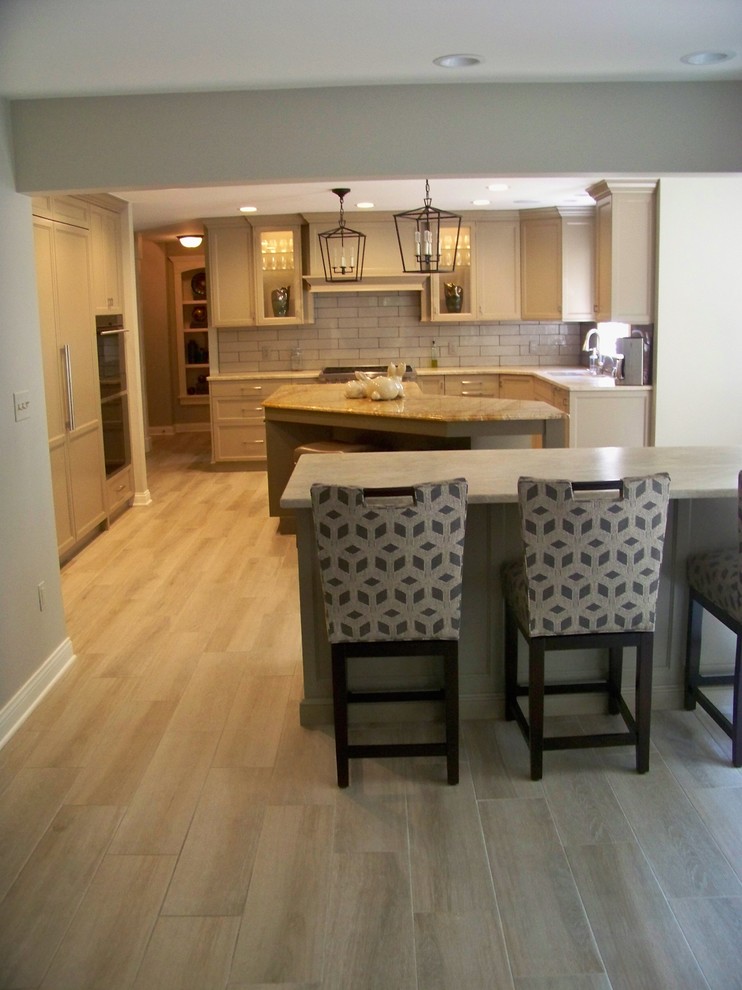 Inspiration for a transitional kitchen remodel in Chicago