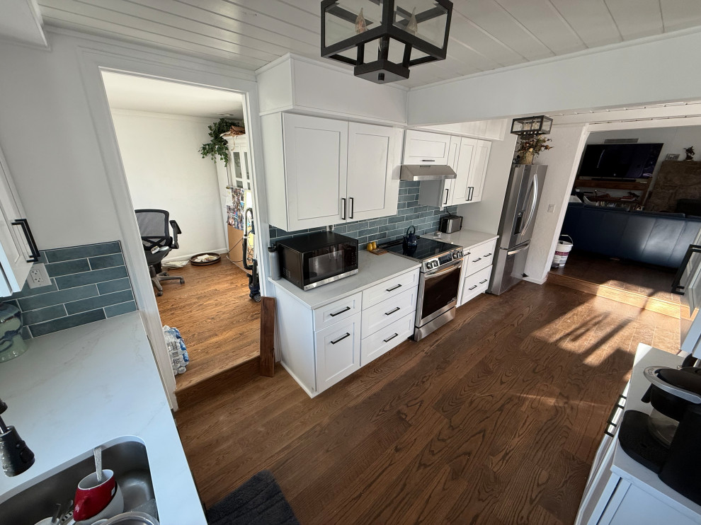 Example of a country home design design in Denver