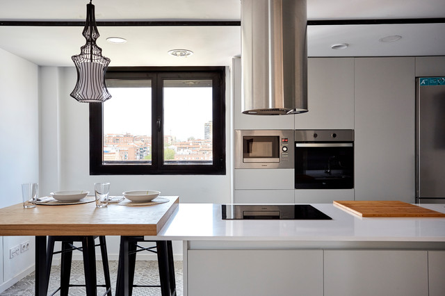 La casa de Elsa y Koke modern-kitchen