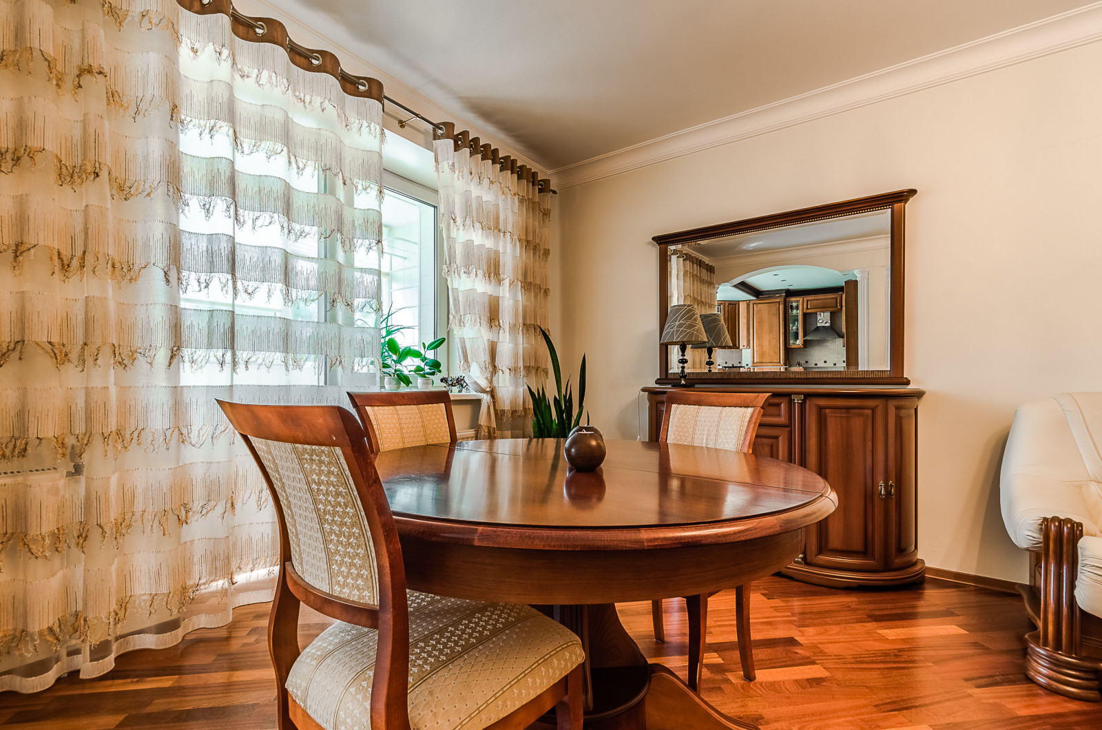 Двухкомнатная квартира в классическом стиле  и ароматом кофе.Съемка для продажи.