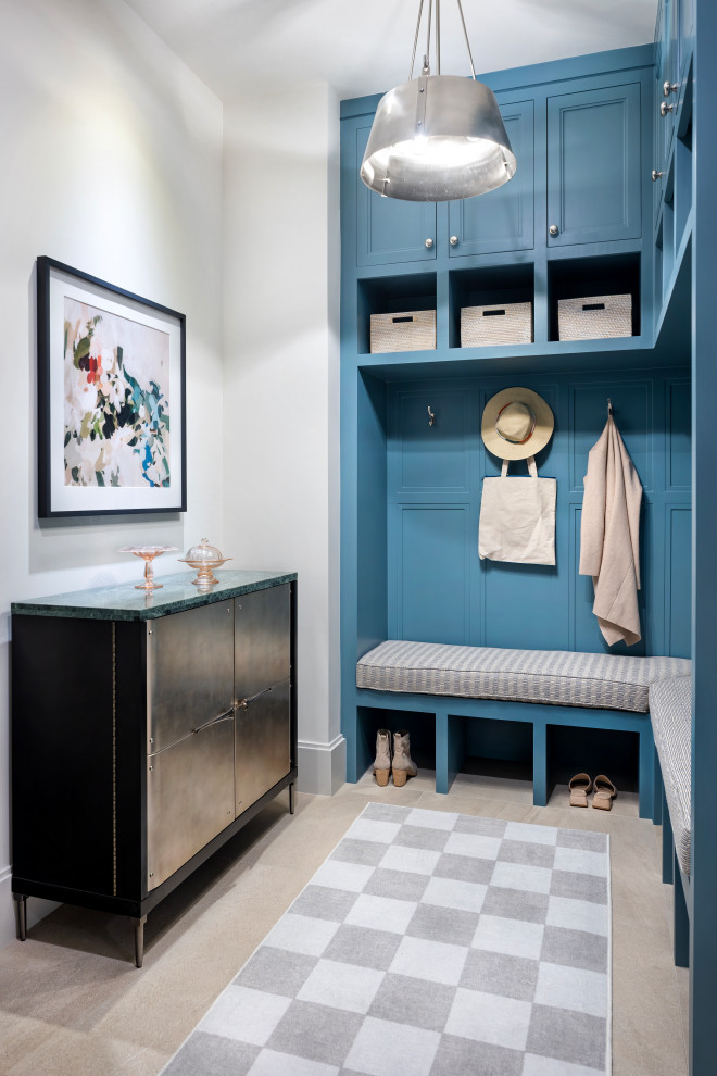 Example of a transitional entryway design in Austin