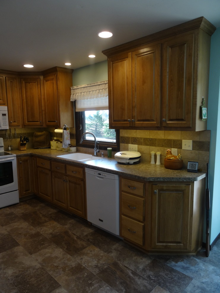 Kitchen - transitional kitchen idea
