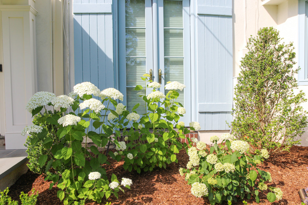 A Perfect Landscape Design for a Quaint Ridgewood Home Landscape