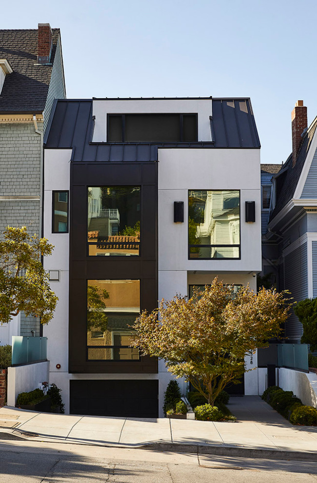 Modelo de fachada de casa multicolor contemporánea de tamaño medio de tres plantas con revestimiento de madera y tejado a la holandesa