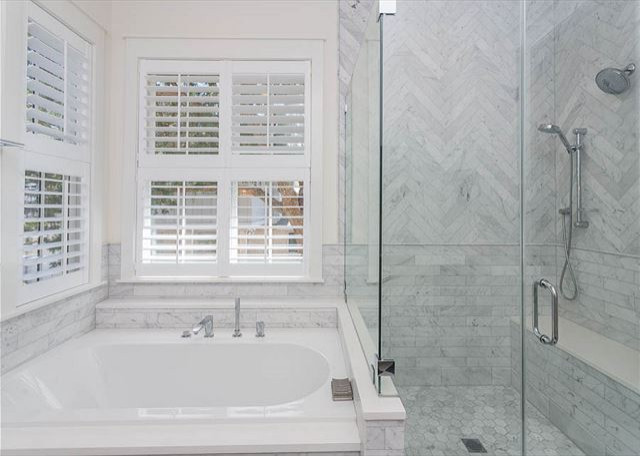 Inspiration for a transitional home design remodel in Jacksonville