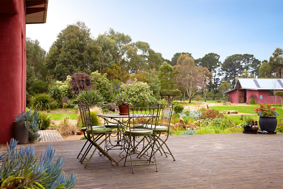 Design ideas for a traditional deck in Melbourne.