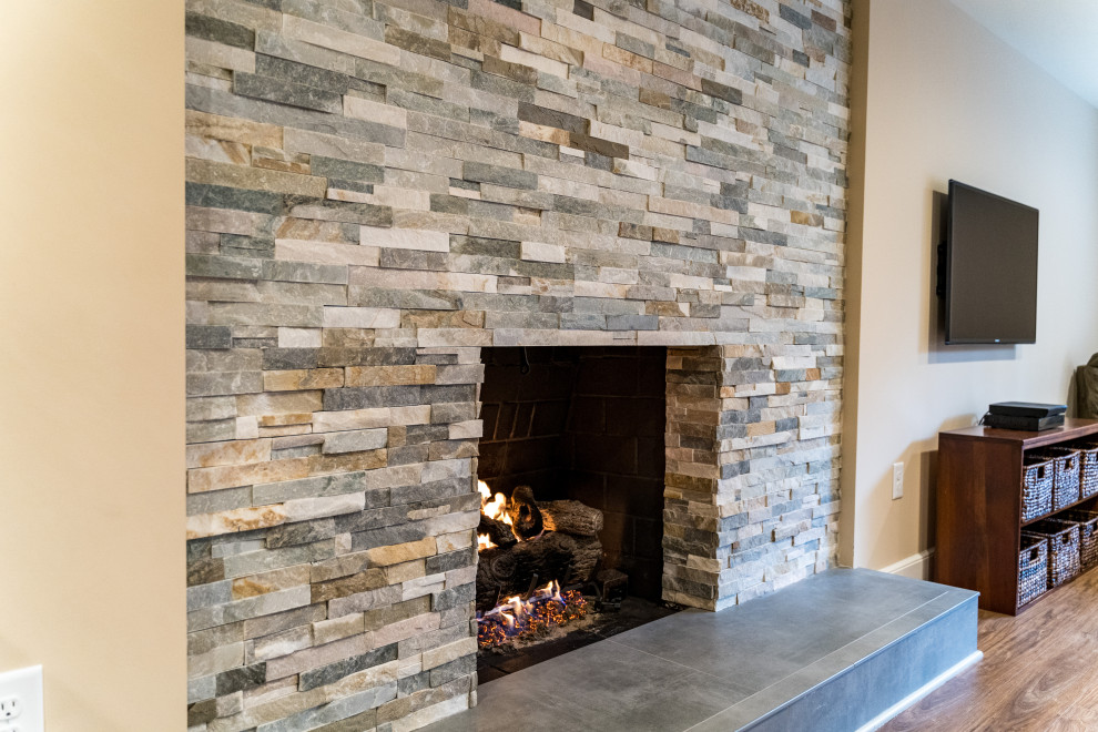 Transitional home design photo in Raleigh