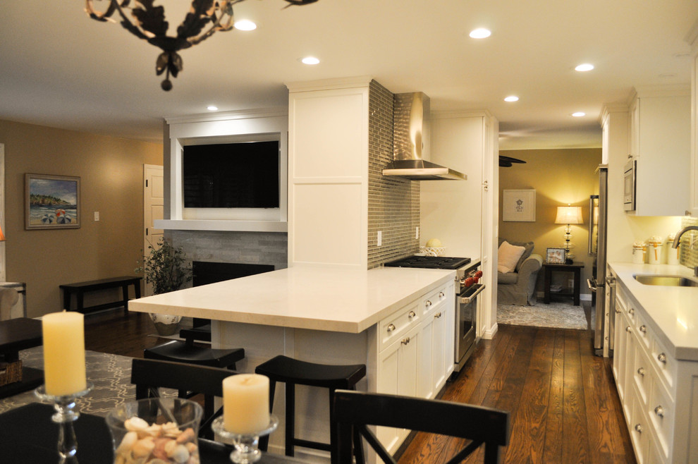 Transitional home design photo in San Francisco